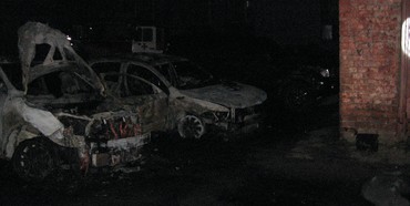 У Рівному за ніч спалили три дорогі автівки
