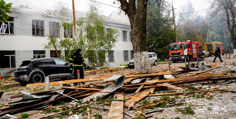 У Рівному внаслідок російської атаки поранено 20 людей: двоє перебувають у важкому стані 