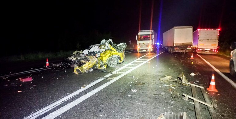 У Рівненському районі внаслідок ДТП загинула водійка кросовера У Рівненському районі внаслідок ДТП загинула водійка кросовера