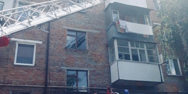 На Сарненщині малолітня дитина зачинилася у квартирі: допомагали рятувальники