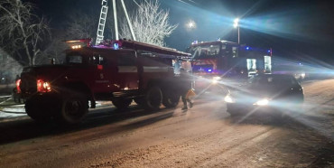 У Березному під час пожежі евакуювали 15 людей і врятували дитину