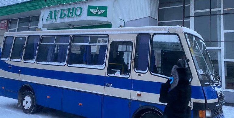 Частина автобусів на Рівненщині через негоду не вийшли на рейси