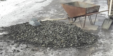 На Рівненщині ремонтують дороги «замороженим щебнем» (ФОТО)