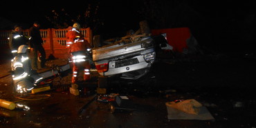 У Сарнах тіло загиблого пасажира BMW деблокували рятувальники