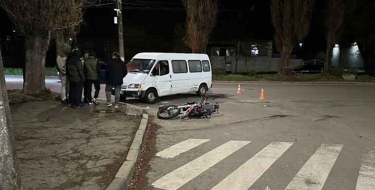 У Рівному внаслідок ДТП травмувався неповнолітній мотоцикліст