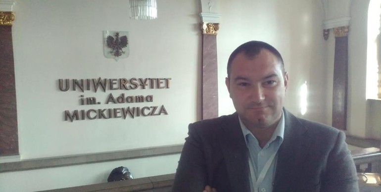 Рівненський активіст у Польщі пише курсову роботу по бурштиновим інвестиціям