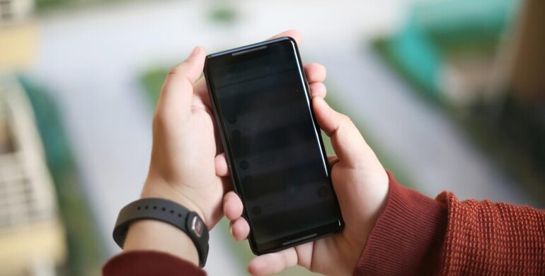 У Рівному чоловік вкрав телефон, замінивши  на підробку 