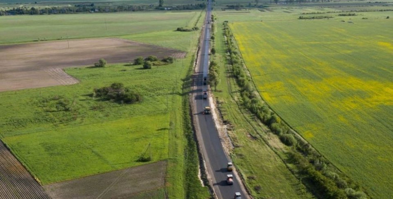 Велике будівництво: як на Рівненщині відновлюють дорогу державного значення (ВІДЕО)
