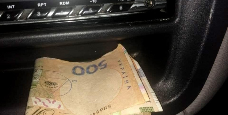 У Радивилові водій хотів відкупитися тисячею гривень за порушення ПДР
