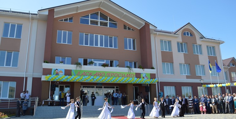 Школа-довгобуд на Рівненщині відкрила свої двері школярам