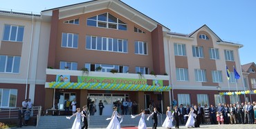 Школа-довгобуд на Рівненщині відкрила свої двері школярам