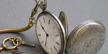 У громадянки Молдови на Рівненській митниці відібрали старі годинники