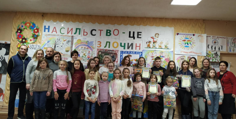 Рівненські школярі взяли участь в акції «16 днів проти насильства»
