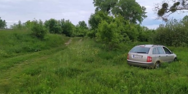 В одному із сіл Рівненщини хтось лишив авто, підозрюють - крадене