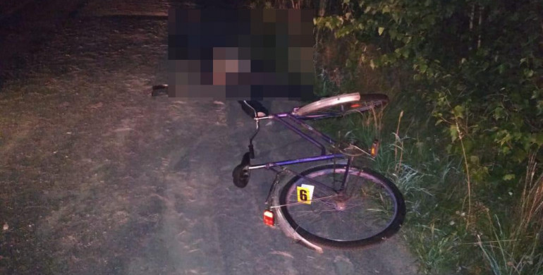 На Сарненщині бус на смерть збив велосипедиста (ФОТО)