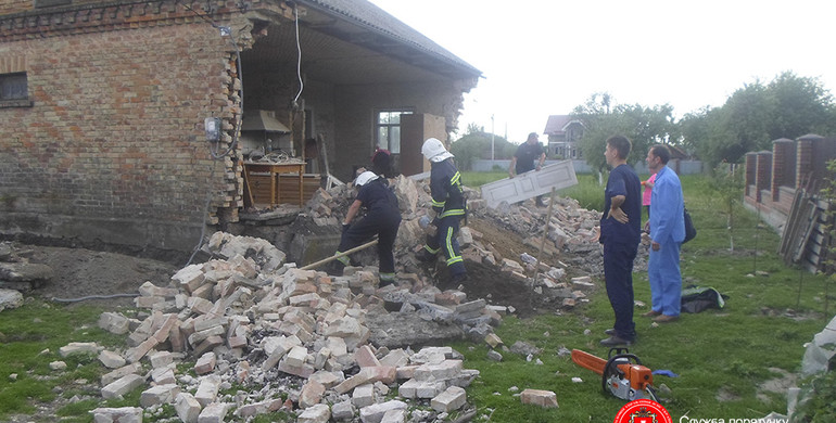На Рівненщині під час ремонту будівлі сталась страшна трагедія