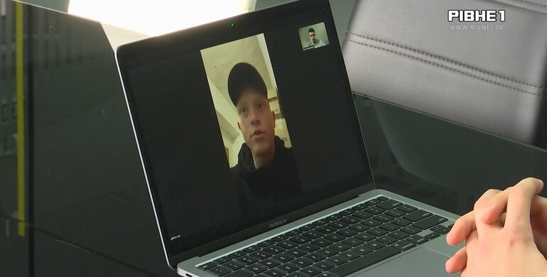 На Рівненщині мати привласнила гроші сина-військового