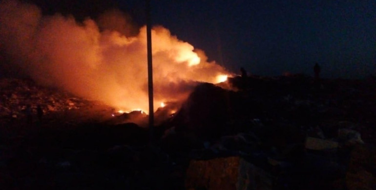 Поблизу Рівного вогнеборці кілька годин гасили мастштабну пожежу (ФОТО)