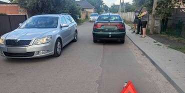 У Рівненському районі 9-річний хлопчик раптово вибіг і потрапив під колеса автомобіля 