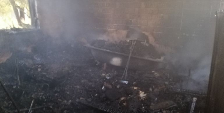 На Рівненщині гасили пожежу у будинку (ФОТО)