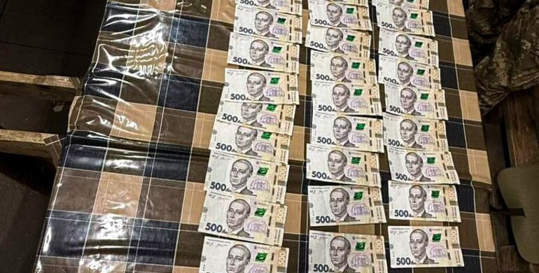 У Костополі чоловік проник в автівку та вкрав 40 тисяч гривень