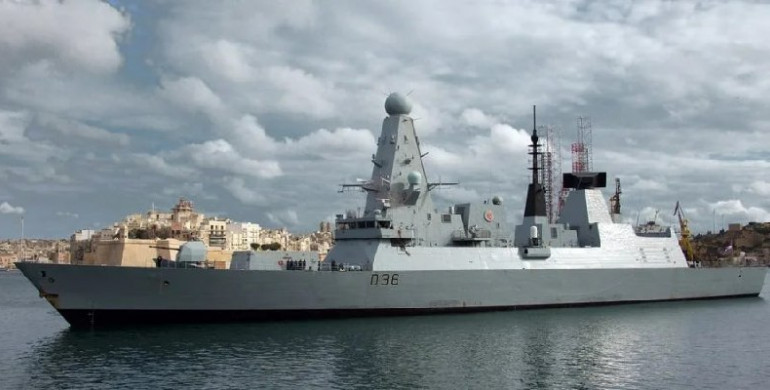 В Росії повідомили про удар по британському есмінцю у Чорному морі: британці заперечили
