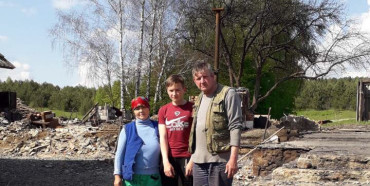 Багатодітній родині зі Здолбунівщини у якої згорів будинок потрібна допомога (ФОТО)