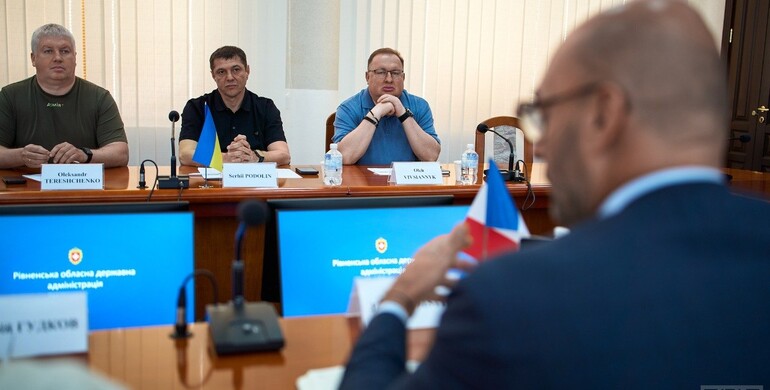 Жителів віддалених громад Рівненщини консультуватимуть вузькі спеціалісти віддалено