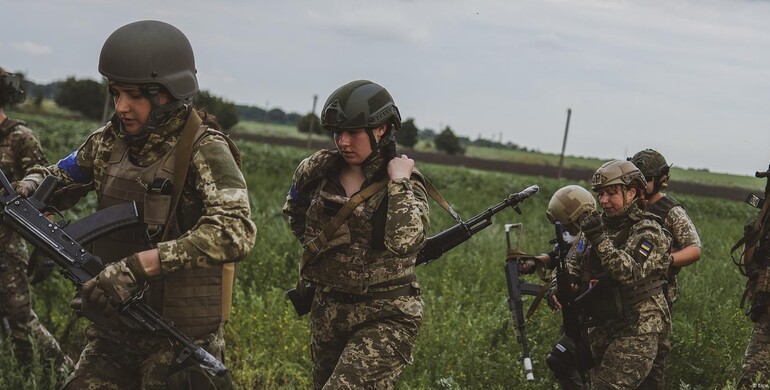 Міноборони назвало, які вакансії обирають жінки у рекрутингових центрах