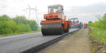 Хто дає асфальт для будівництва доріг на Рівненщині?