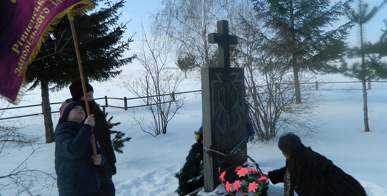 На Рівненщині вшанували пам`ять Ніла Хасевича на місці його загибелі