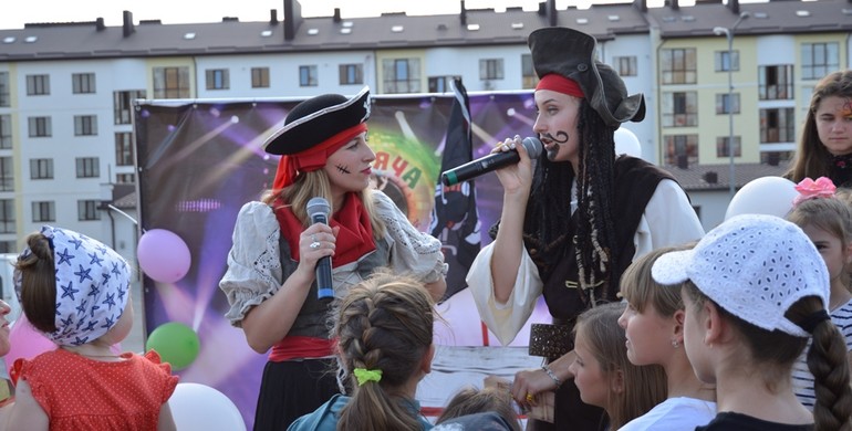 У Рівному на "На Щасливому" дітей розважали пірати