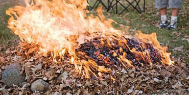 На Березнівщині спалюючи сміття чоловік отримав серйозні опіки