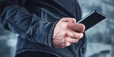 У Рівному чоловік попросив зателефонувати та викрав телефон 