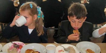 На Рівненщині незаконно стягують плату за харчування дітей в садочках