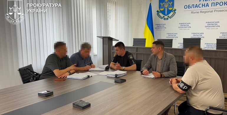 Екскерівника служби доріг на Рівненщині підозрюють у поверненні білоруській фірмі гарантії на 7,5 млн гривень 