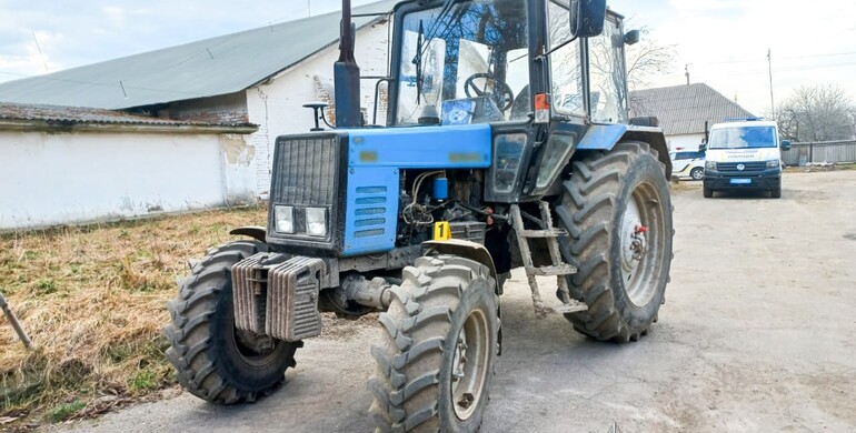 На Рівненщині унаслідок наїзду трактора загинув пішохід