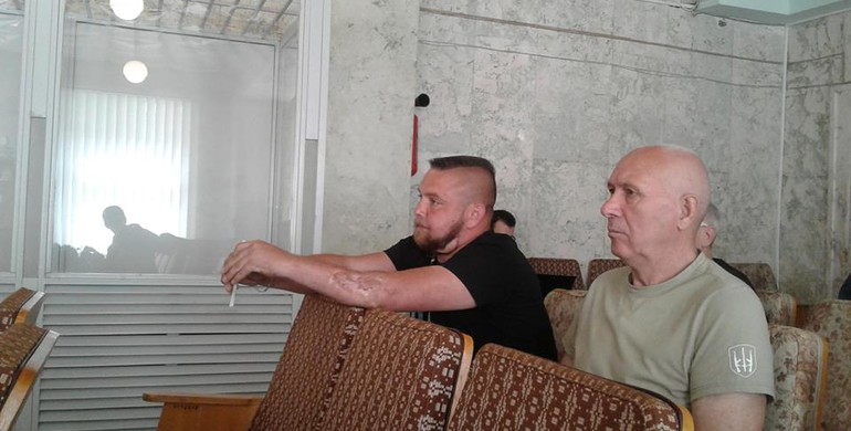 "Я прийшов на суд, а де нападники?" - важкопоранений ветеран АТО з побратимами завітав до Апеляційного суду Рівненської області