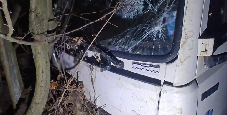 На Дубенщині внаслідок ДТП травмувалися водій та пасажир фургону