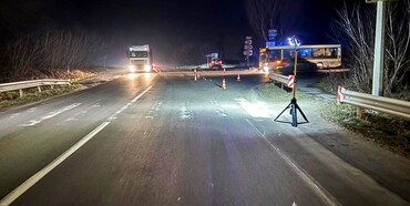 У Рівненському районі під колесами фургона загинула пішохідка