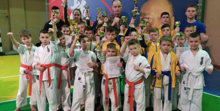 Рівненські каратисти перемогли на домашньому Кубку Рівненські каратисти перемогли на домашньому Кубку
