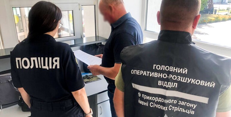 Волинянин переправив за кордон 17 чоловіків: слідчі Рівненщини повідомили йому про підозру 