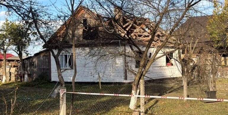 росіяни вдарили по будинку багатодітної сімʼї на Рівненщині 