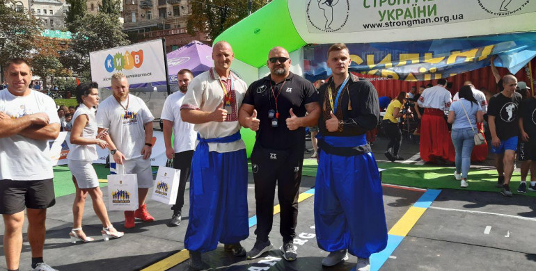 Рівняни взяли срібло на фестивалі зі стронгмену у Києві