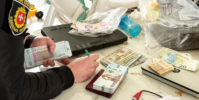 На Рівненщині двоє чоловіків постануть перед судом за незаконний збут тютюну