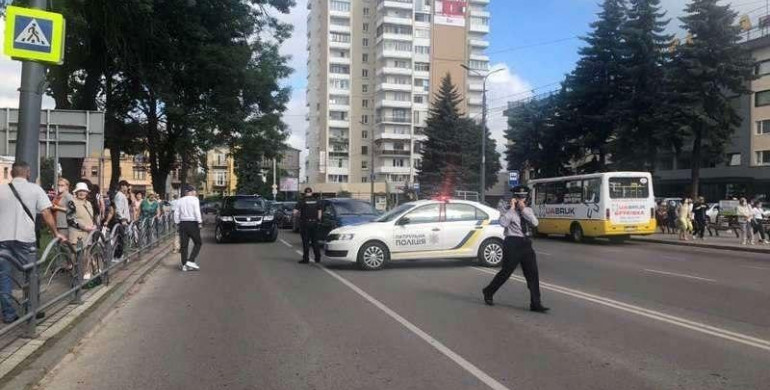 В Луцьку терорист захопив автобус з пасажирами (ОНОВЛЕНО)