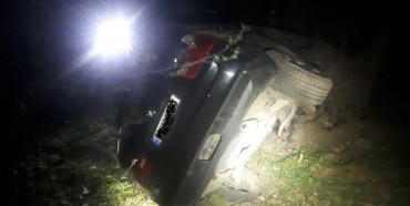 На Рівненщині автівка злетіла з дороги: нетверезий водій у лікарні, а пасажир - втік