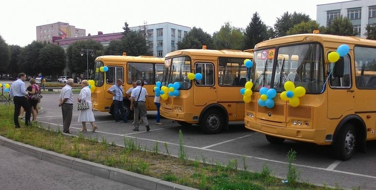 Закупівля шкільних автобусів: «коробочки смерті», політика і законодавчі промахи