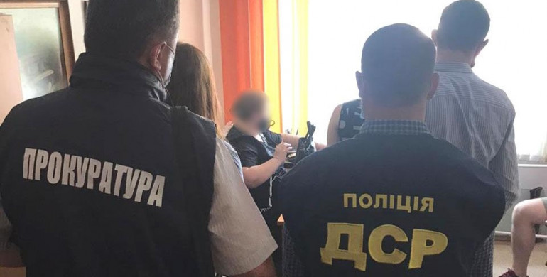 У Рівному викладачку РДГУ затримали за хабар