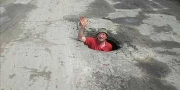 На Рівненщині знайшли яму глибиною в зріст людини
